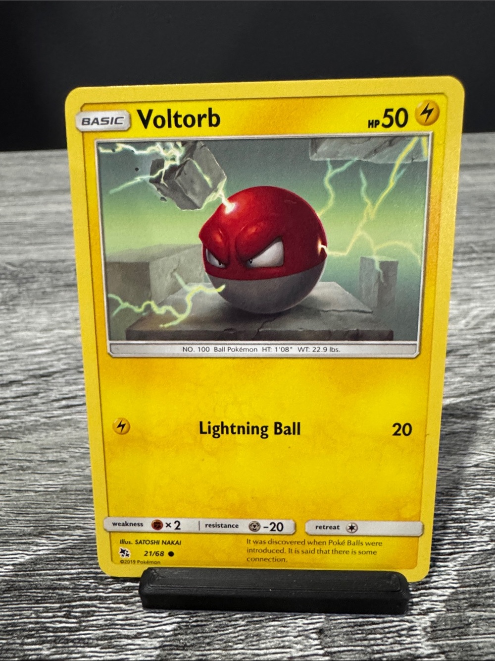 Pokémon | Hidden Fates #21/68: Voltorb (2019) - Collectible Trading Card